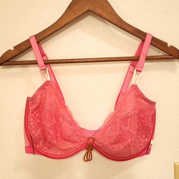 Victoria's Secret Bra - Picture 1 of 5